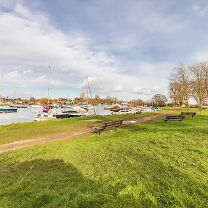https://bungalow-near-to-beach-shops-wheelchair-access.bournemouth-hotels.org
