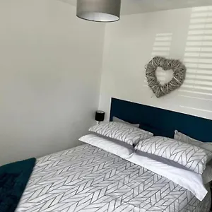 https://lovely-1-bed-serviced-apartment-near-the-city-centre.cardiffhotelswales.com