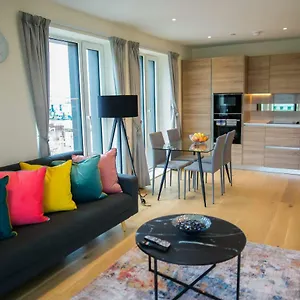 https://thames-view-2-bed-apartment-with-balcony.cambridgehotelsuk.com